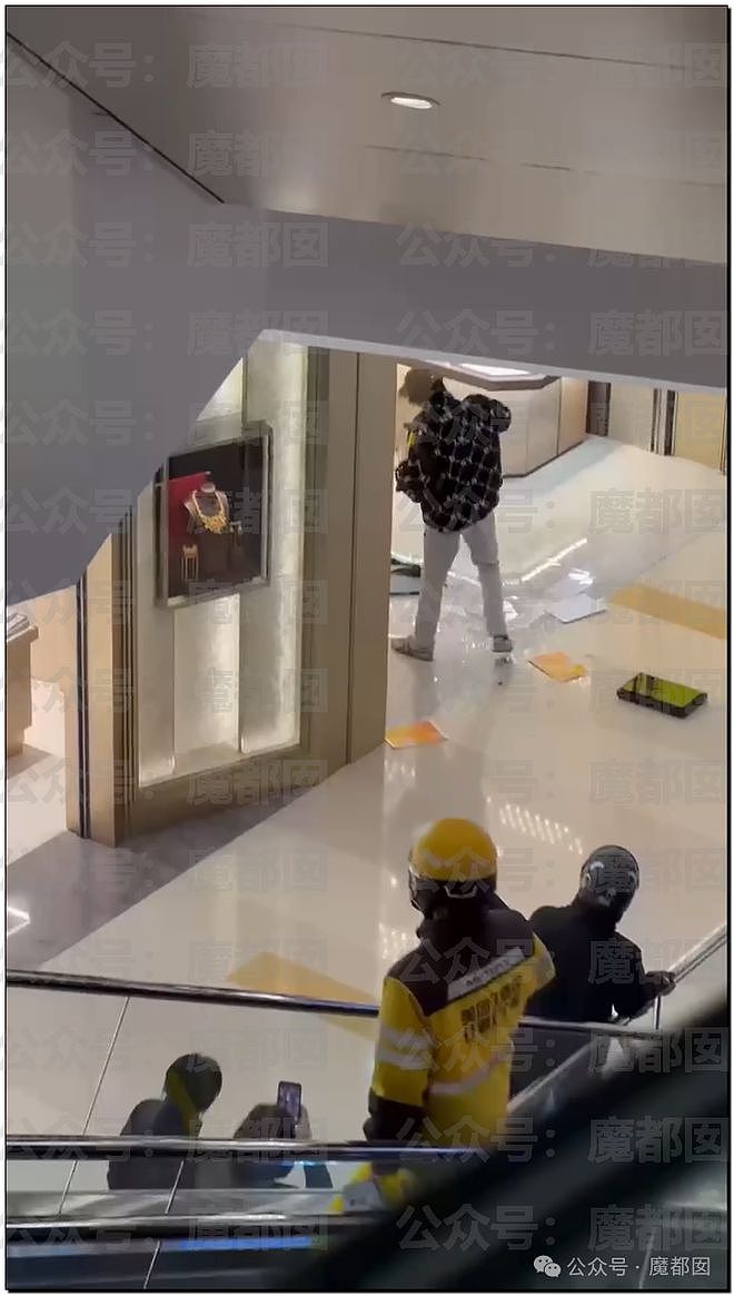 视频疯传！男子持榔头抢劫杭州珠宝店，引众多路人围观，被捕后大喊“我不是中国人，有外交豁免权”（视频/组图） - 8