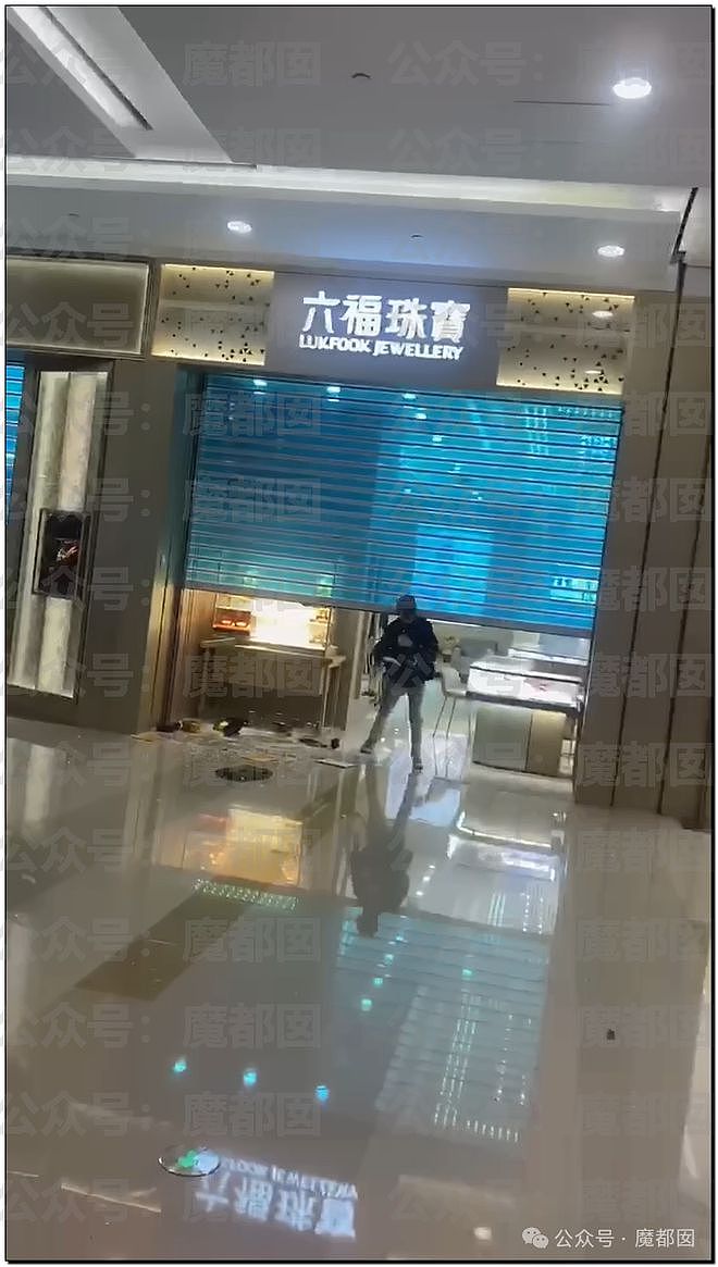视频疯传！男子持榔头抢劫杭州珠宝店，引众多路人围观，被捕后大喊“我不是中国人，有外交豁免权”（视频/组图） - 18