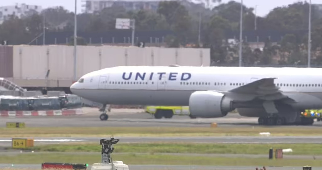 因突发机械故障，美国客机紧急返航悉尼！167名乘客安全撤离（组图） - 4