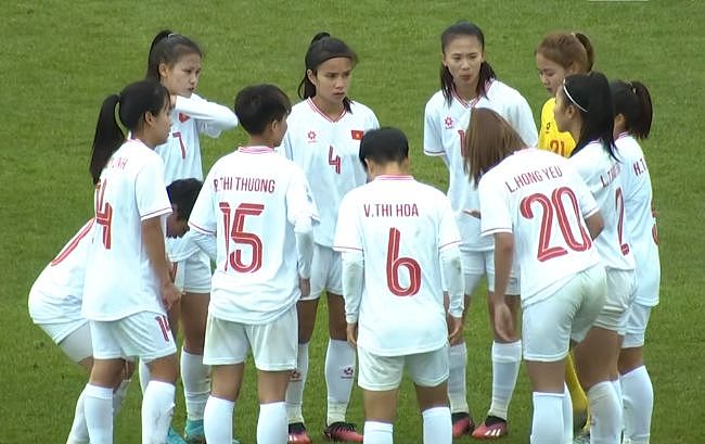 U20女足亚洲杯：中国6-1越南！3轮4分第3出局，余佳琪+卢家玉双响（组图） - 2