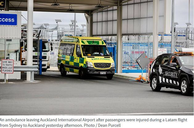 恐怖！悉尼飞新西兰航班高空骤降、剧烈晃动！乘客“鲜血直流”，至少50人受伤（组图） - 3