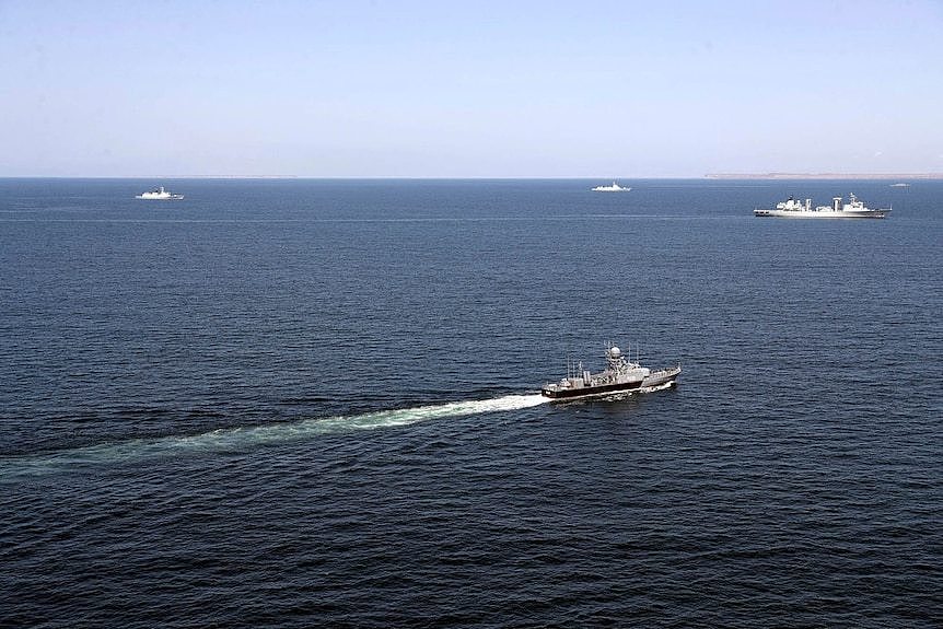 中俄伊在阿曼湾举行联合海上演习。