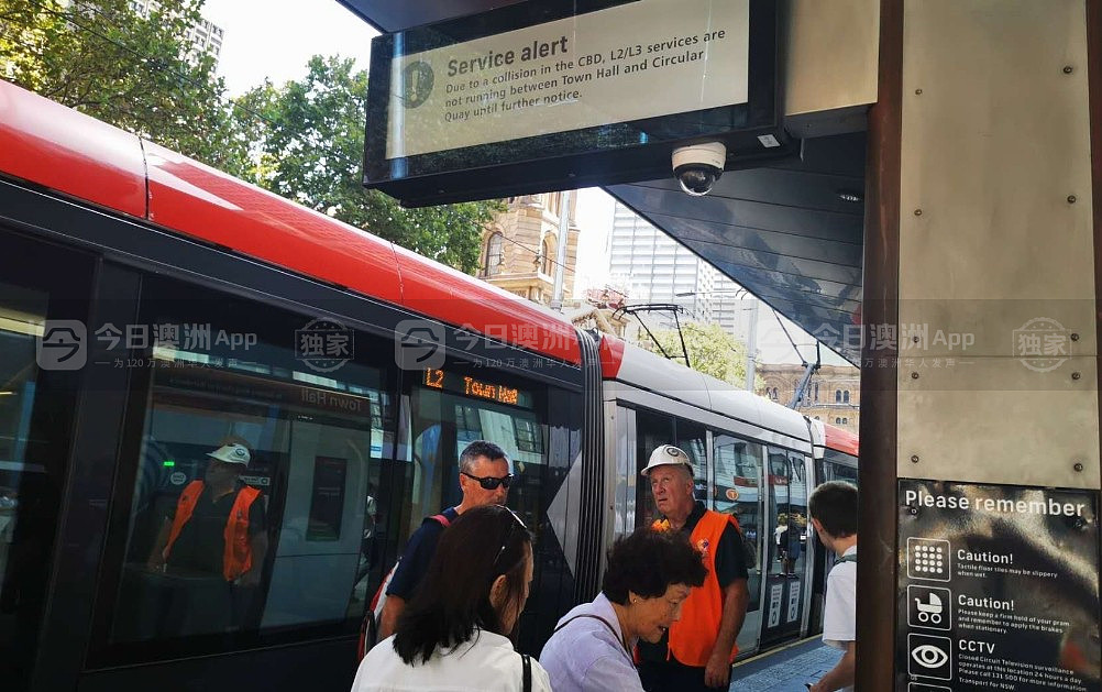 突发！悉尼CBD轻轨与货车相撞，乘客紧急疏散，周边交通拥堵，目击者：“玻璃瞬间碎了一地！”（视频/组图） - 5