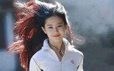 【爆笑】刘亦菲17岁跑步旧照意外流出...”网友看呆：连头发丝都是美的！（组图）