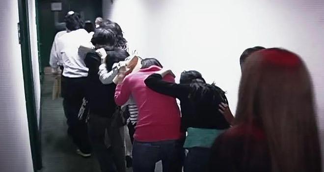 9名华人员工被屈辱性带上手铐示众！这个上海移民跟美国政府硬杠5年，结局让人无奈（组图） - 7