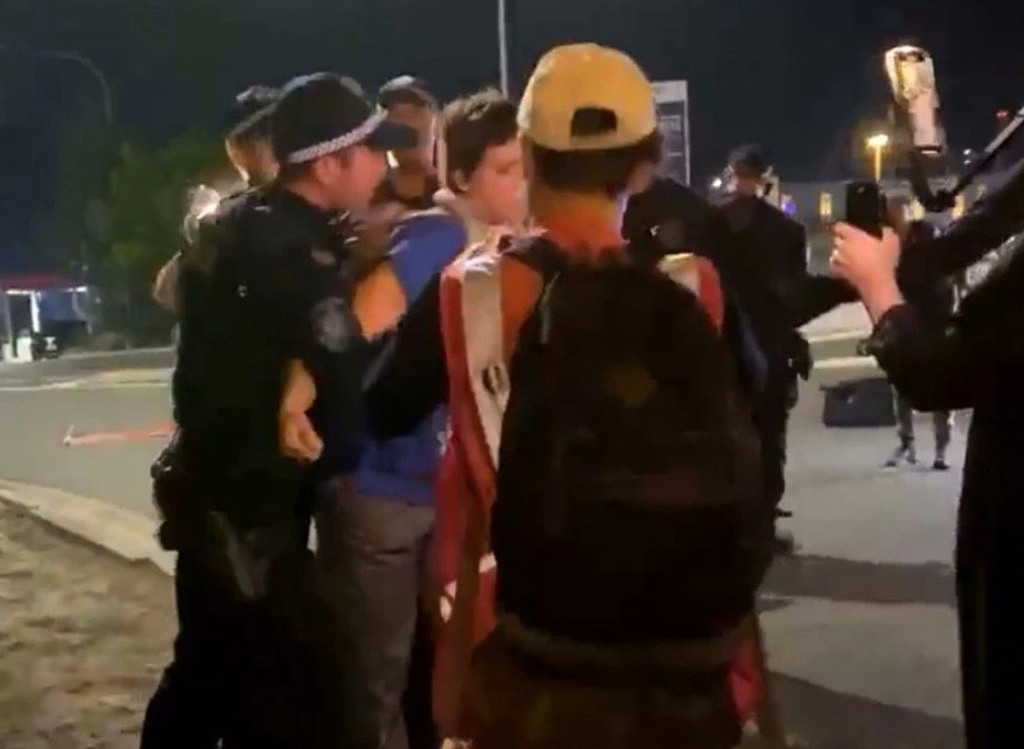 悉尼亲巴集会爆发激烈冲突！抗议者聚集码头与警方“混战”，19人被捕（组图） - 5