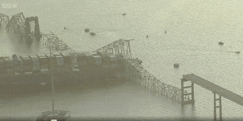 1死6失踪！美国著名大桥被巨轮撞垮，半分钟断成4截，坍塌画面曝光（视频/组图） - 6