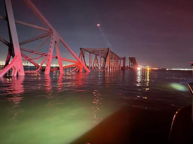 1死6失踪！美国著名大桥被巨轮撞垮，半分钟断成4截，坍塌画面曝光（视频/组图） - 7