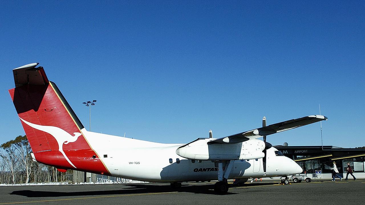 A QantasLink Dash-8 Q200 aircraft. Picture: Chris Eastman.