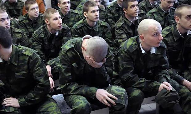 俄罗斯征召15万男子入伍，八年来最大规模，年龄门槛也放宽了（组图） - 2