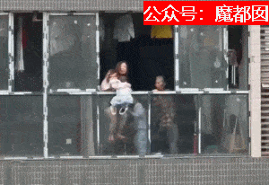 震撼！女子睡觉被风吹下11楼身亡+年轻母亲丢3岁幼子下楼身亡（视频/组图） - 34