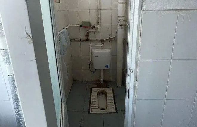 南昌航空大学学生宿舍公共厕所。（网络图片/乾朗提供）