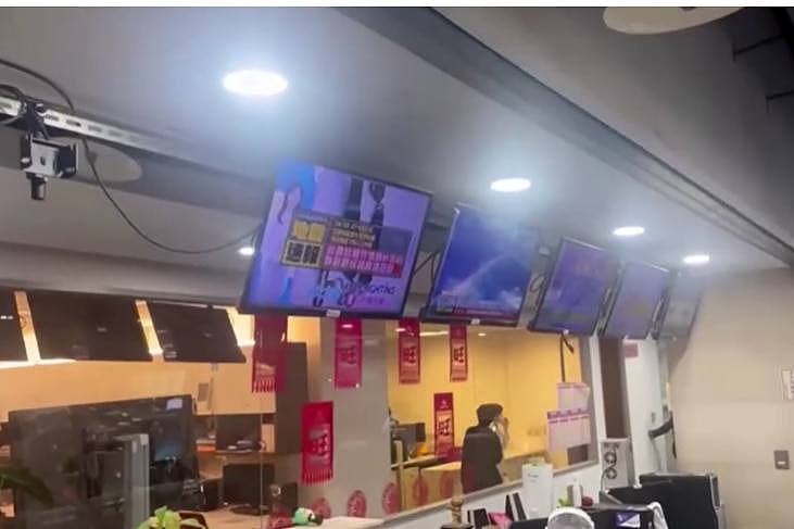 在台北，中天电视的新闻中心也感受到了地震带来的震撼。