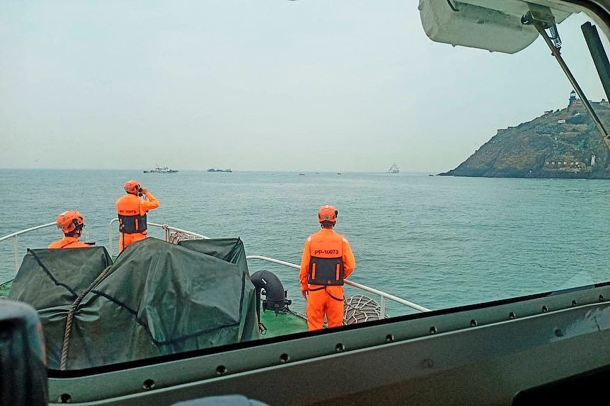 中国渔船金门海域翻覆，台海巡队协助搜救。