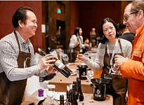 “盼星星盼月亮！”关税取消，澳洲华人葡萄酒商奔赴中国抢市场，或引爆价格战（组图）