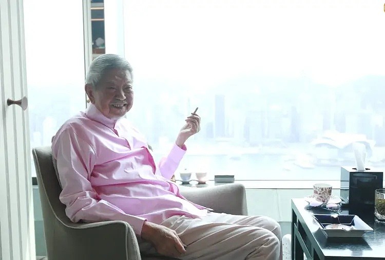 82岁蔡澜已安排后事，变卖资产套现住酒店，烟不离手活一天是一天（组图） - 2