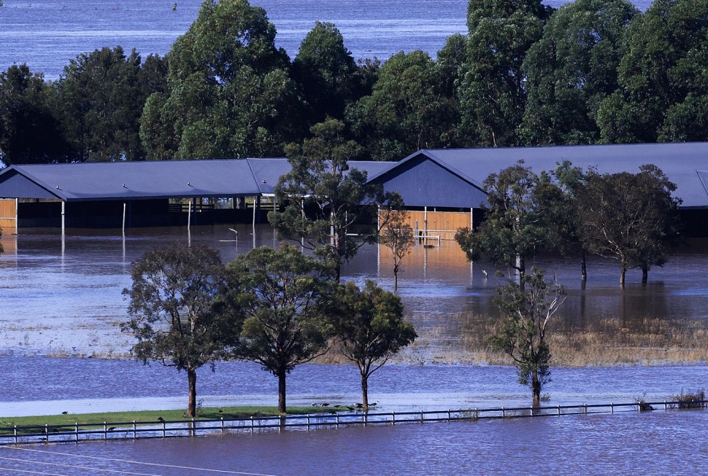 暴雨倾盆！新州多地民众凌晨紧急疏散，昆州小镇遭洪水围困（组图） - 2