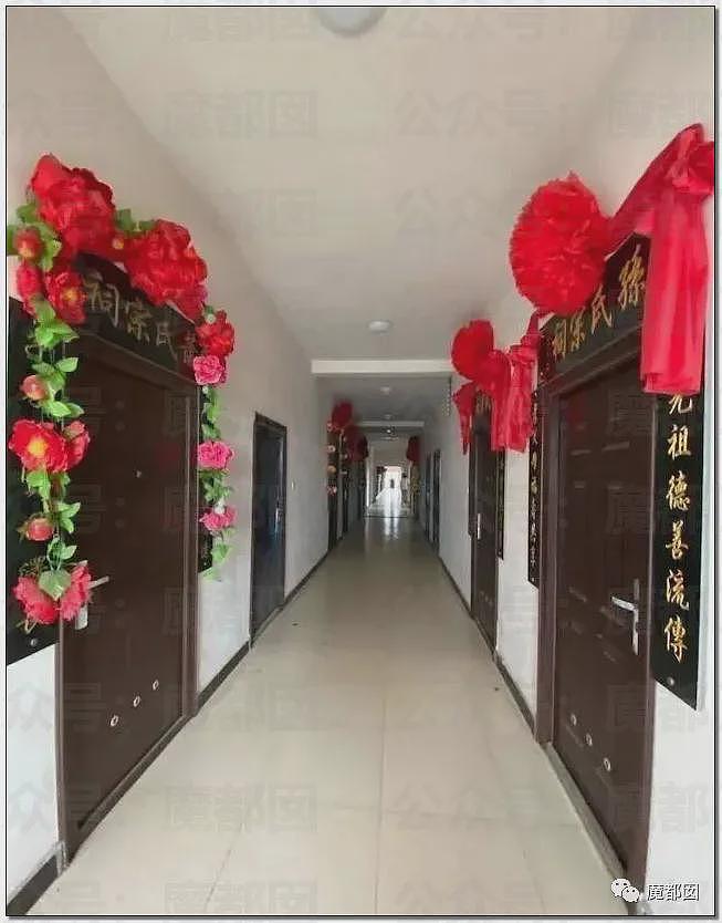 中国多地惊现“骨灰房”！买不起墓地，被迫买房放骨灰，砌墙封死阴森可怖（组图） - 124