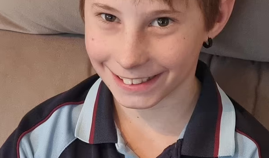 澳洲12岁男孩校外被撞身亡！家人悲痛欲绝，民众送花悼念（组图） - 2