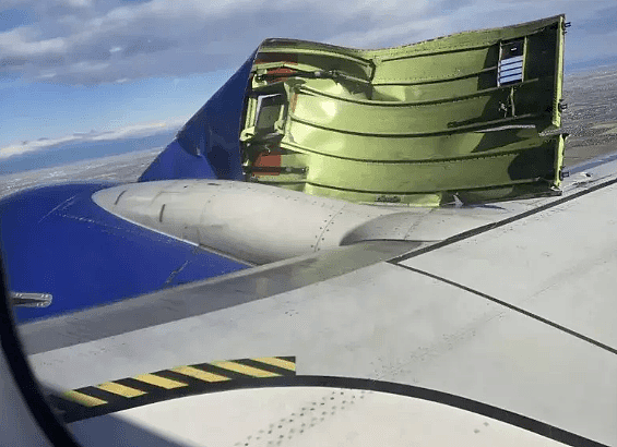 惊悚画面！ 波音737刚起飞，引擎金属罩突发解体，整片掀飞撞机翼， 乘客吓疯 “像引爆炸弹“（视频/组图） - 2