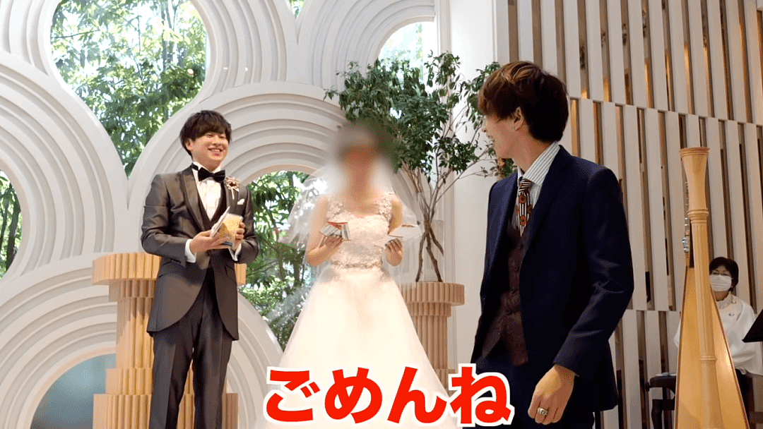 日本新人结婚亲亲的瞬间，一小哥突然闯入大喊：等一下！接下来的操作震惊全场…（组图） - 44