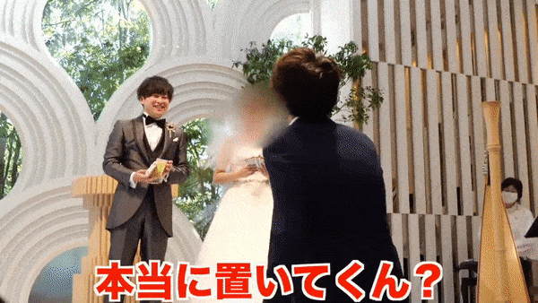 日本新人结婚亲亲的瞬间，一小哥突然闯入大喊：等一下！接下来的操作震惊全场…（组图） - 47