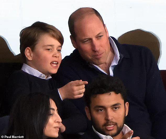10岁乔治小王子在凯特患病后首次露面，和爸爸到球场支持心爱球队（组图） - 5