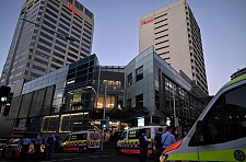 悉尼商场持刀袭击案：女警追踪＋单挑疑犯，面对面一枪毙命（组图）