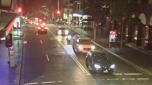 悉尼CBD今晨发生严重车祸！摩托车与皮卡相撞，1人生命垂危，道路关闭请绕行（图） - 2