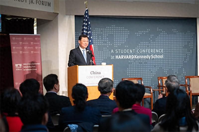 中国大使谢锋对美作出政策保证，哈佛演讲被抗议打断（视频/组图） - 1