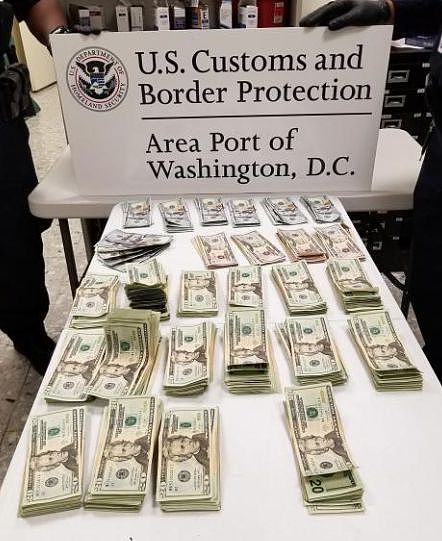 $8.86万，华人把美元都藏好了，出境被海关查获（组图） - 9