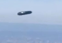 好多人都看到了，拉瓜迪亚机场上空是UFO吗？（视频/组图）