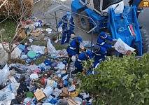 上海阿婆在小区囤了24吨垃圾，场面壮观！邻居倒大霉：臭到离谱（组图）