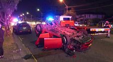 悉尼街头曝严重车祸！1辆车被撞个底朝天，2名儿童逃过一劫（图）