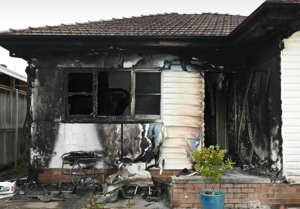 悉尼民宅爆炸起火！住户3度烧伤，监控拍到可疑男子，警方急寻知情者（组图） - 4
