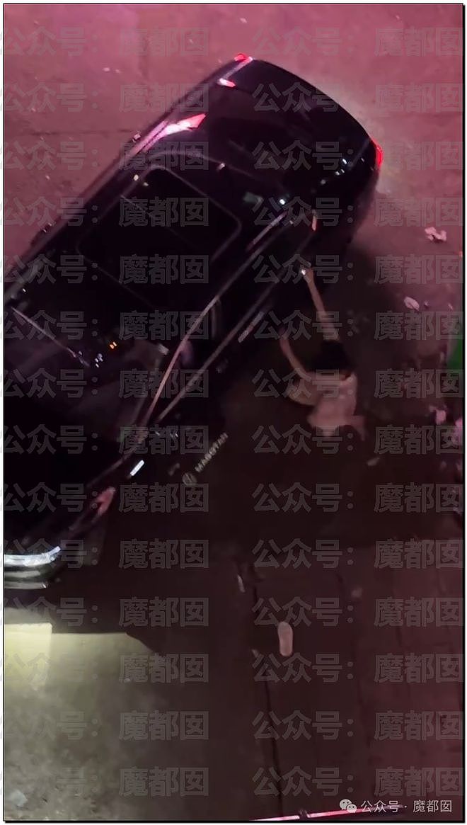 猛抽耳光哭喊哀求！男友离家半小时大长腿女友带人回来睡被抓（组图） - 42