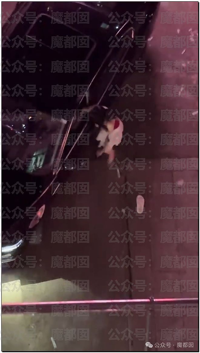 猛抽耳光哭喊哀求！男友离家半小时大长腿女友带人回来睡被抓（组图） - 44