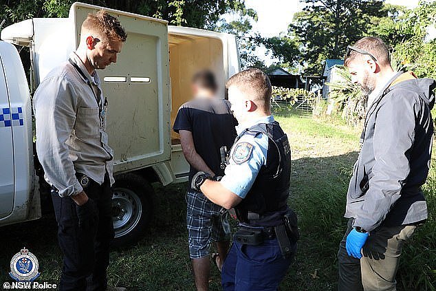 警方还从新南威尔士州中北海岸的家中拿走了电子设备和硬盘