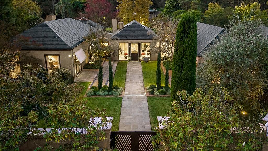 3 Ngumby Court, Vermont South - for herald sun real estate DO NOT RUN BEFORE MAY 3