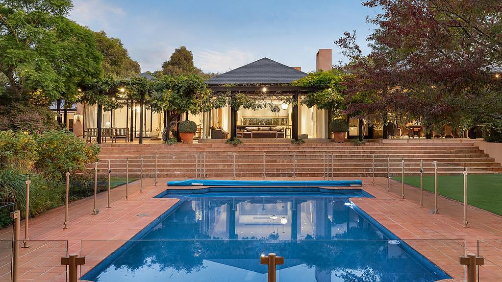 3 Ngumby Court, Vermont South - for herald sun real estate DO NOT RUN BEFORE MAY 3