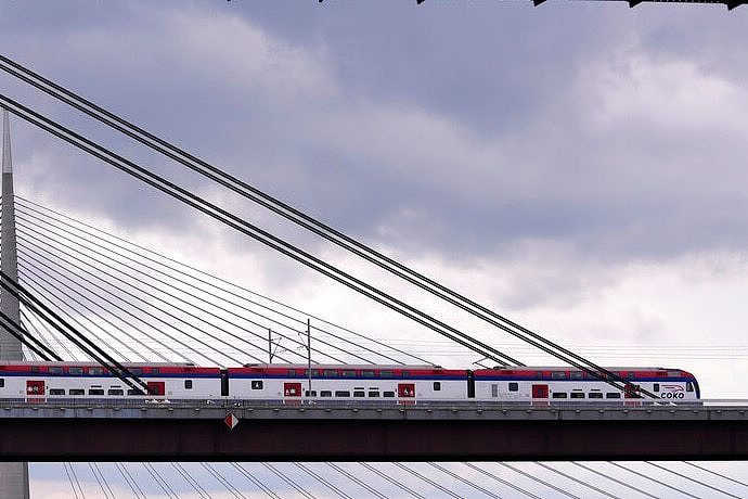 链接塞尔维亚首都贝尔格莱德和匈牙利首都布达佩斯的高铁部分完工。