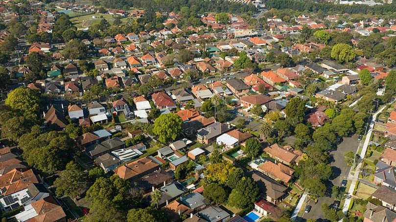 The owners of vacant homes will be offered $5000 cash to put their properties on the rental market in the Cook Government’s latest bid to inject some slack into a historically tight housing market. 