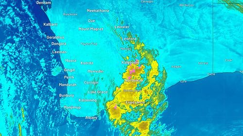 32000次闪电袭击！西澳地区雷暴袭来，降雨量达35毫米 - 2