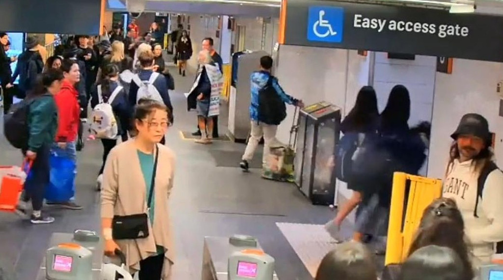 视频曝光！悉尼华翁城铁站遇袭，引得大批路人围观，袭击者被罚$600（视频/组图） - 4