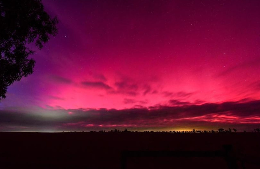 超强地磁爆来袭，绝美粉色极光点亮澳洲夜空！恐干扰通讯导致停电（组图） - 4