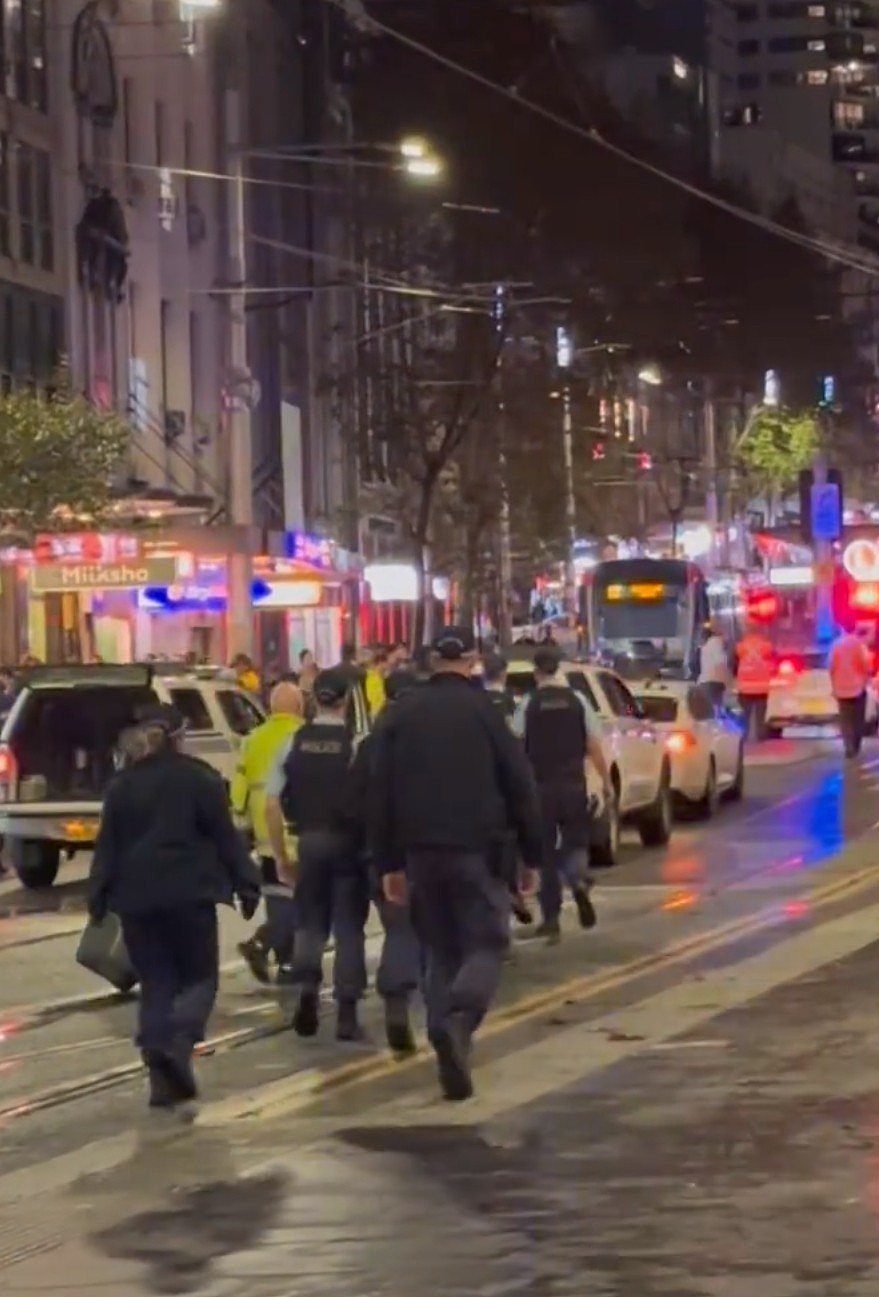 突发！警方在悉尼唐人街附近展开行动，周边区域封锁，轻轨停运（视频/组图） - 1