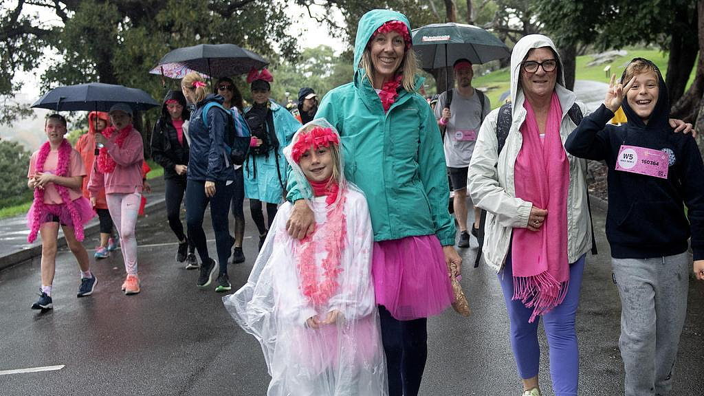 悉尼今日惊现一抹粉色！数千人冒雨参加慈善赛跑，为癌症研究出力（组图） - 3