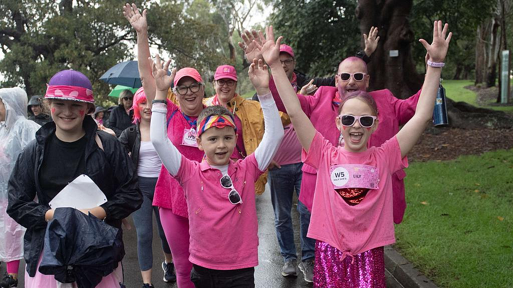 悉尼今日惊现一抹粉色！数千人冒雨参加慈善赛跑，为癌症研究出力（组图） - 4