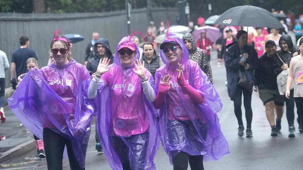 悉尼今日惊现一抹粉色！数千人冒雨参加慈善赛跑，为癌症研究出力（组图） - 6