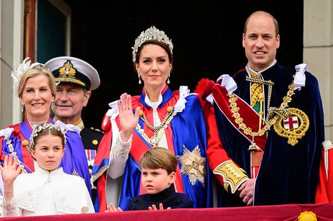 威廉和凯特地位不保？专家：王室更需要哈里和梅根，他们更有活力（组图） - 1